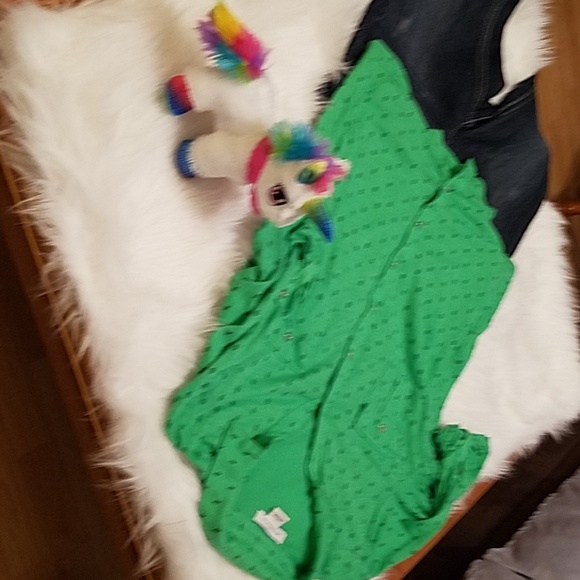 Liz Claiborne - Picture 3 of 5